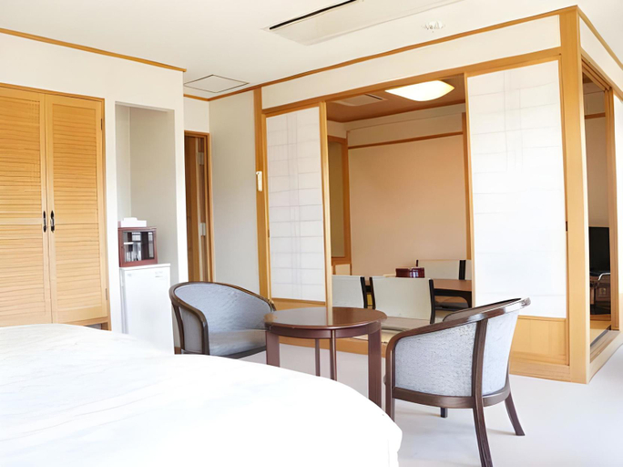 Bedroom 2, Tatsuno Park Hotel, Tatsuno