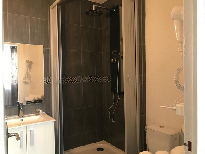 Bathroom 4, Hotel De La Bastide, Aude