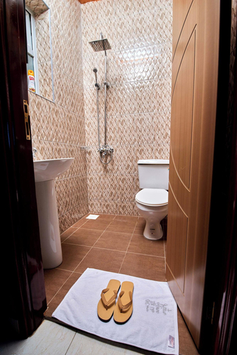 Bathroom, Pb J Christian Hotel, Entebbe