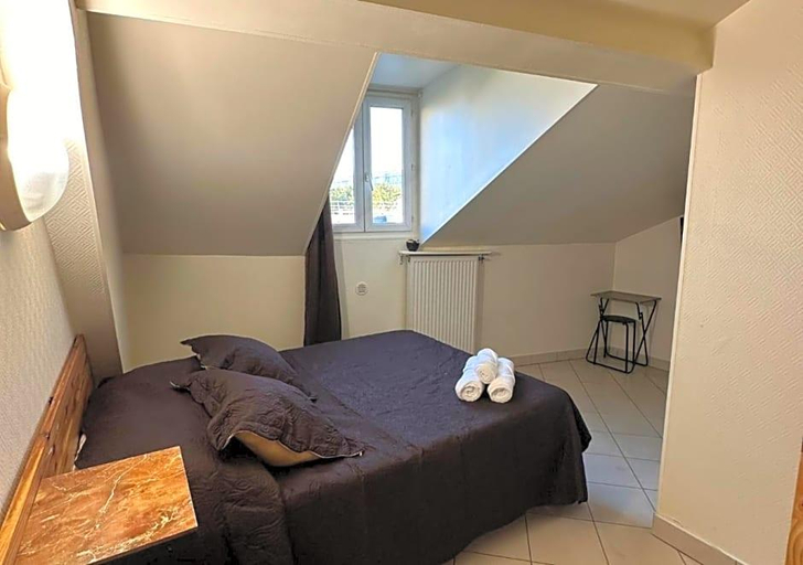 Room 2, Hv Tel Victor Hugo, Seine-Saint-Denis