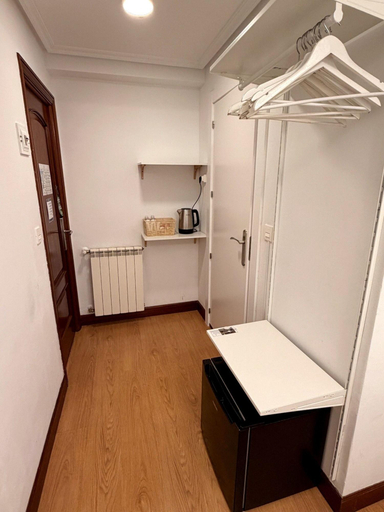 Room 2, Pensia N Santa Clara San Sebastian, Guipúzcoa