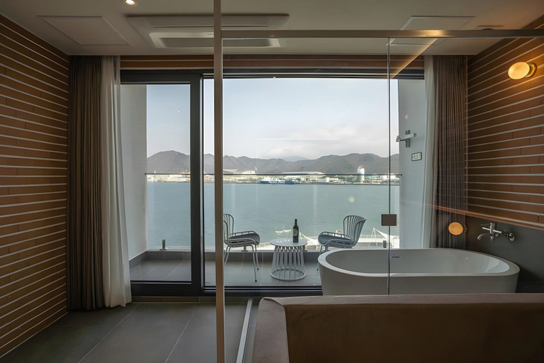 Bathroom 4, Masan Tourist Hotel, Masan