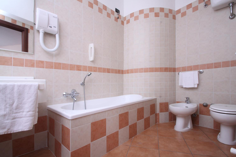 Bathroom, Hotel Ristorante La Bilancia, Pescara