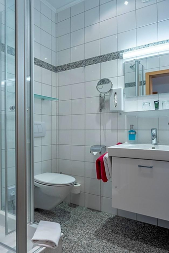 Bathroom 4, Hotel Neuer Am See, Rosenheim