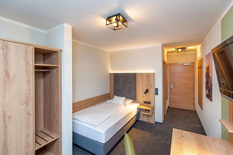 Bedroom 3, Hotel Schwan, Bayreuth