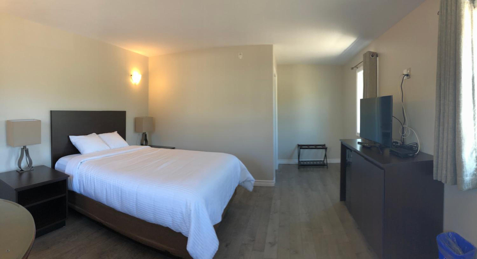 Bedroom 5, Kow's Inn, Cape Breton