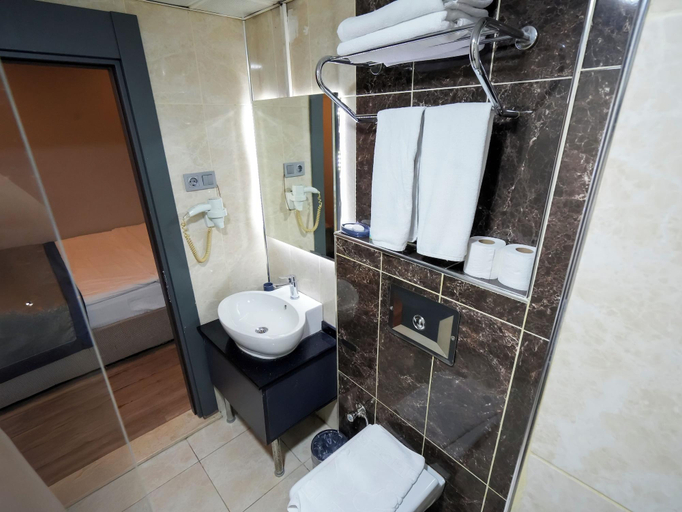 Bathroom 4, No 139 Apartments Istanbul, Şişli
