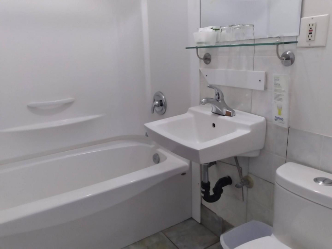 Bathroom 5, Dolphin Motel, Alberni-Clayoquot