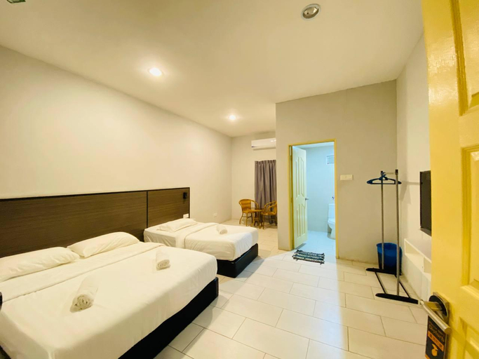 Bedroom 2, Luna Guesthouse, Semporna