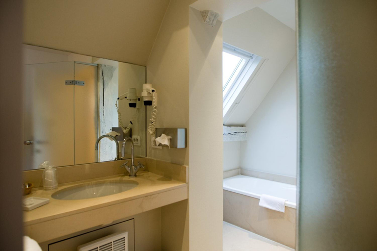 Bathroom 4, Hotel Le Clos Des Rv Collets, Luxembourg