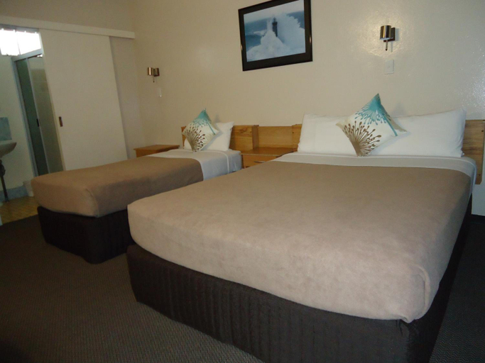 Bedroom 5, Moondarra Motel, Johnstone