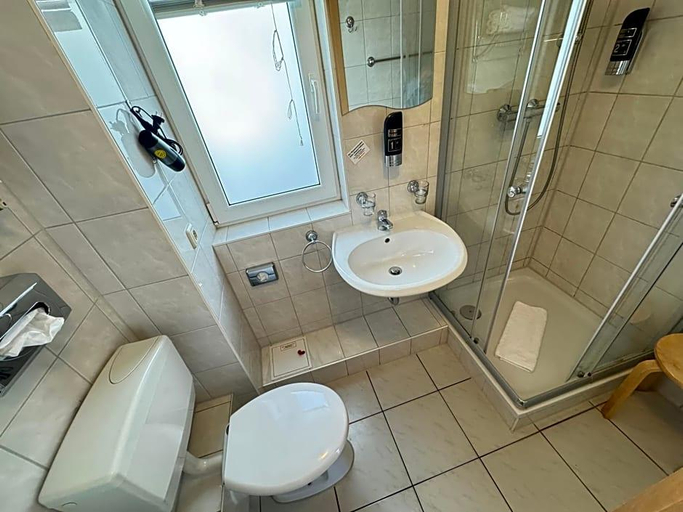Bathroom 4, Aalreuse, Rostock