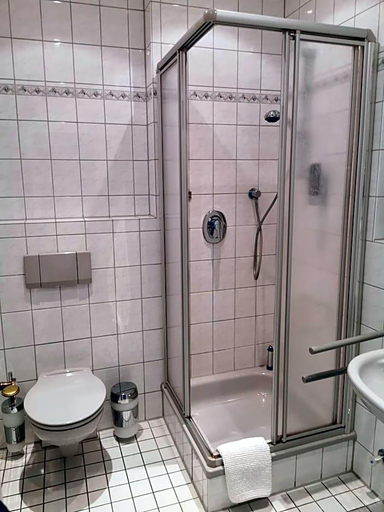 Bathroom 5, Hotel Kaiserhof, Heidekreis