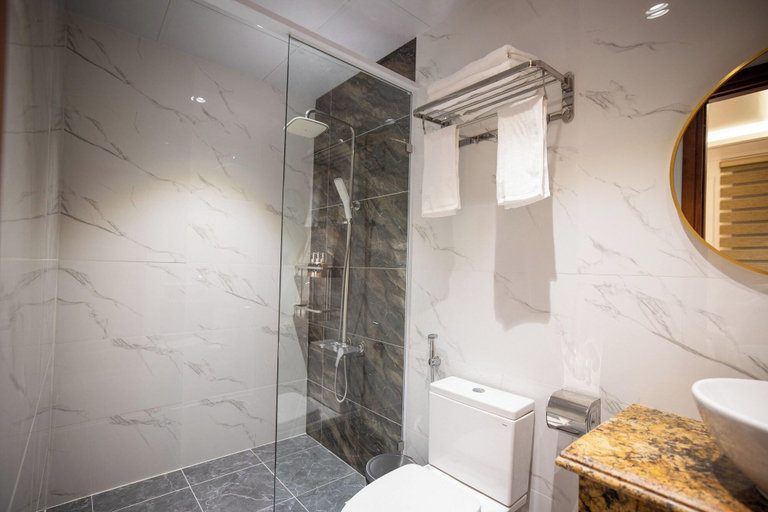 Bathroom 3, La Fleur Premium Central Apartment Hotel, Đà Lạt