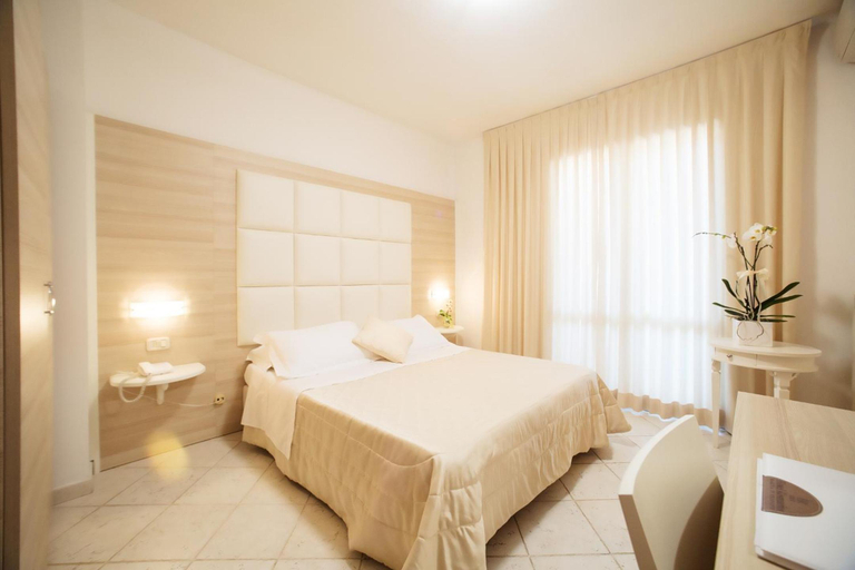 Bedroom 3, Hotel Rosmarina, Grosseto