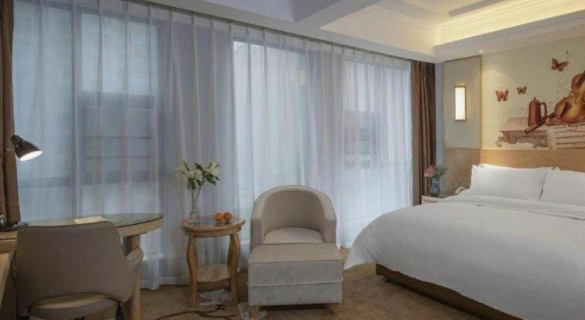 Bedroom 2, Vienna Hotel Yueyang East Station, Yueyang