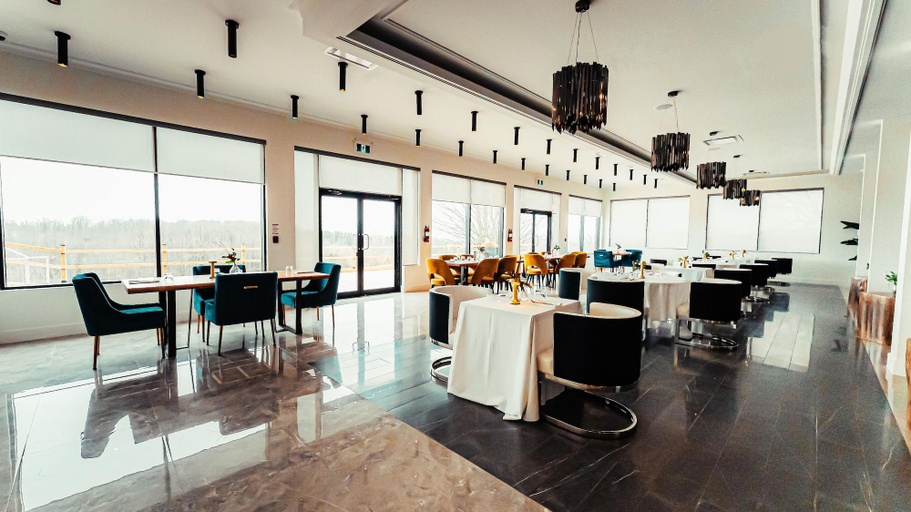 Food & Drinks 5, Mount Alverno Luxury Resorts, Peel