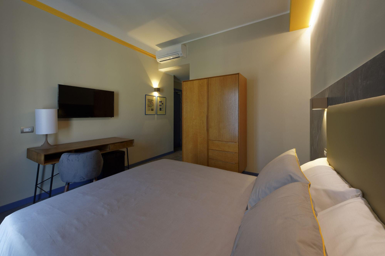 Bedroom 3, Green Ribbon, Milano