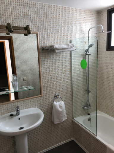 Bathroom 3, Hotel Restaurante Santa Cruz, Ciudad Real