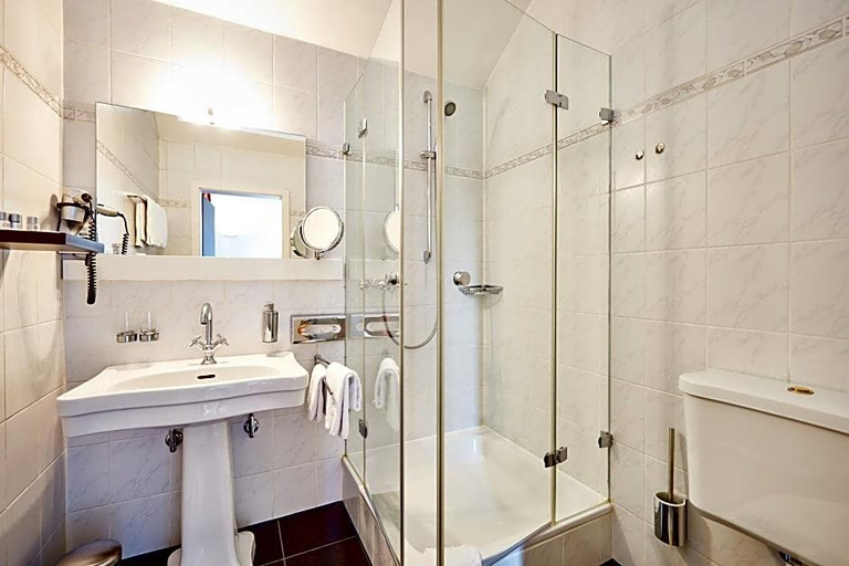 Bathroom 4, Villa Boutique Hotel, Straubing
