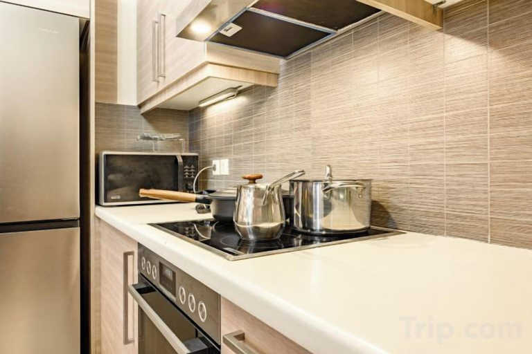 Private kitchen 3, Lovehome-4BD Villa with views-15´~airport, 10´~MEC AE, 2´~bus stop,10´~Suburban Railway, Attica