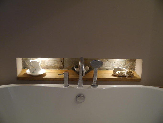 Bathroom 5, Bel Endroit, Gers