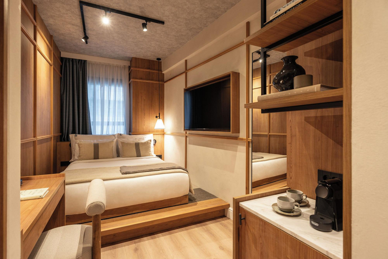 Room 4, Darya - J, Attica