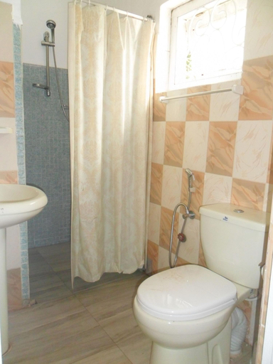 Bathroom 4, Mahaweli Regent Hotel, K.F.G. & G. Korale