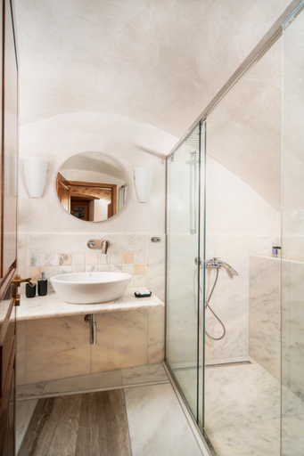 Bathroom 4, Bastione Malvasia, Peloponnese