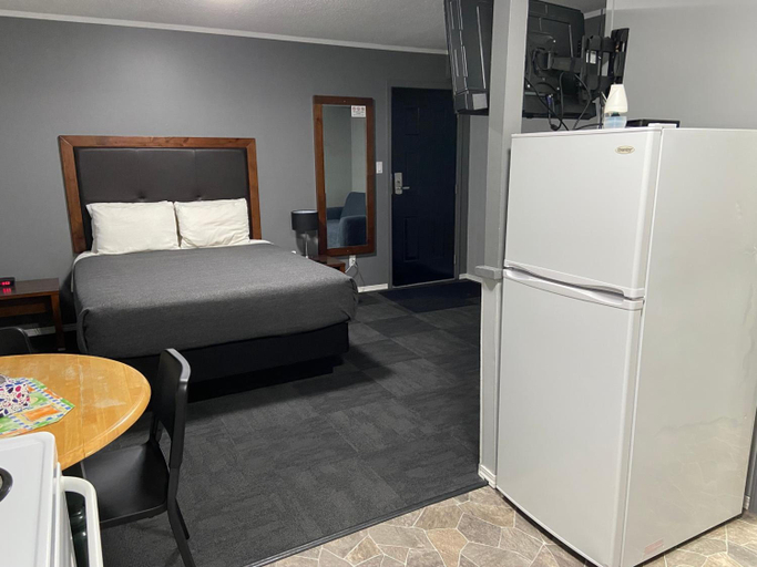 Others 5, Monashee Lodge, Columbia-Shuswap