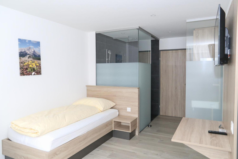 Bedroom 3, Hotel Traube Garni, Aarau