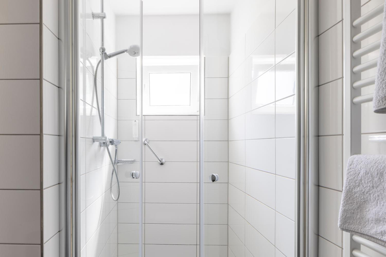 Bathroom 5, Hotel Schaper, Celle