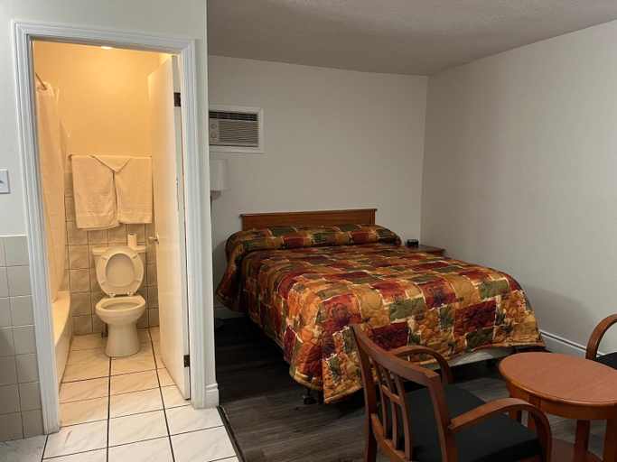 Bedroom 5, Cedar Springs Motel, Halton