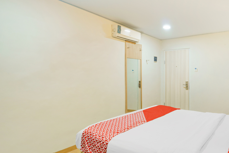 Room 4, Hotel O Tanjung Duren Near Mall Citraland, West Jakarta
