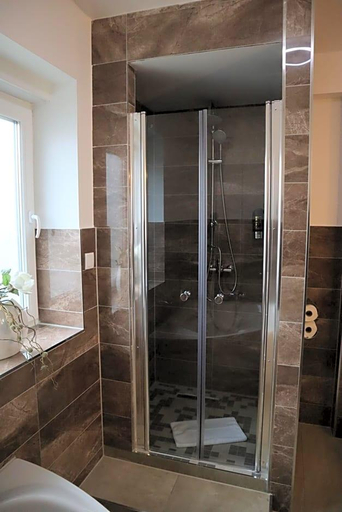 Bathroom 4, Hotel Bispinger Hof, Heidekreis