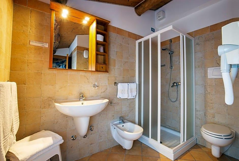 Bathroom 5, Hotel Ristorante Centrale, Verona