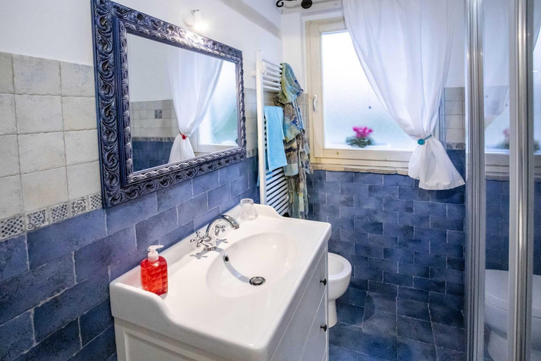 Bathroom 5, Lillac Cottage, Ancona