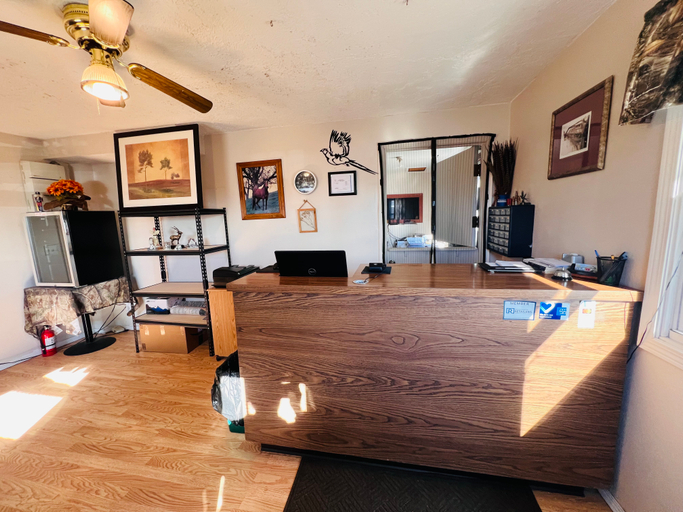 Lobby 4, Dew Drop Inn Motel by OYO Miller SD, Hand