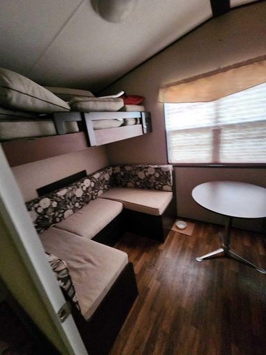 Room 4, Falcon Cottages, Niagara