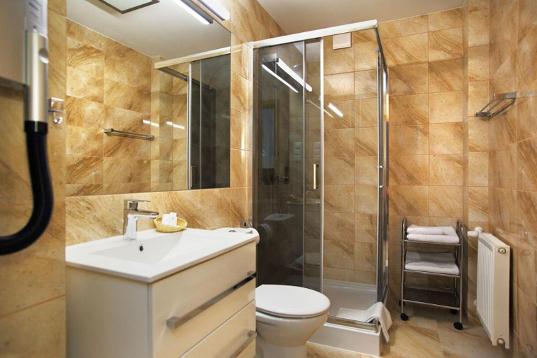 Bathroom 4, Inter Hotel, Ostrołęka