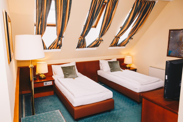 Bedroom 5, Paul S Hotel, Murtal