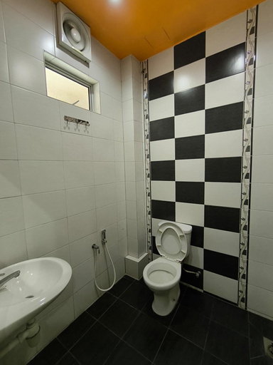 Room 4, Oyo 1128 W Sangco Building Leasing, Manila City