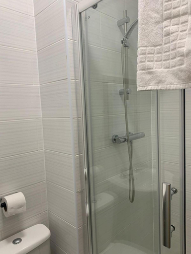 Bathroom 3, The Cotteridge Inn, Birmingham