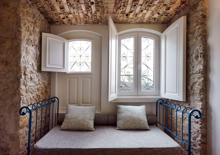 Others 5, Casas de São Bento, Lisbon