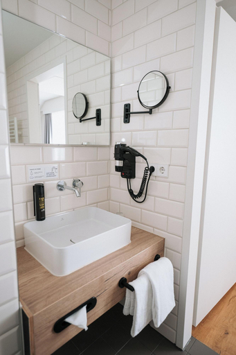 Bathroom 5, Hotel Alpenglühen, Fürstenfeldbruck