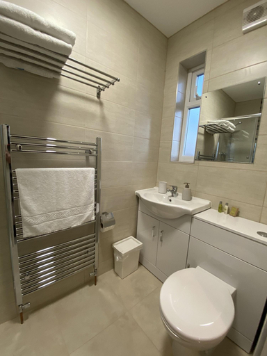 Bathroom 3, The Fordham Inn, Bedfordshire