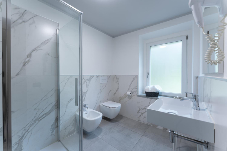 Bathroom 4, Terme Di Monte Valenza, Alessandria
