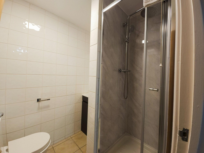 Room 5, Crown Hotel Stone, Staffordshire