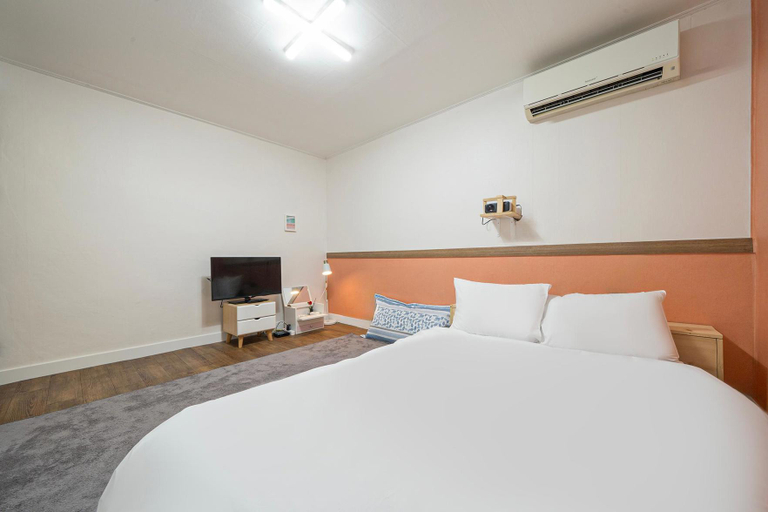 Bedroom 3, Jeju Donggung Motel, Jeju