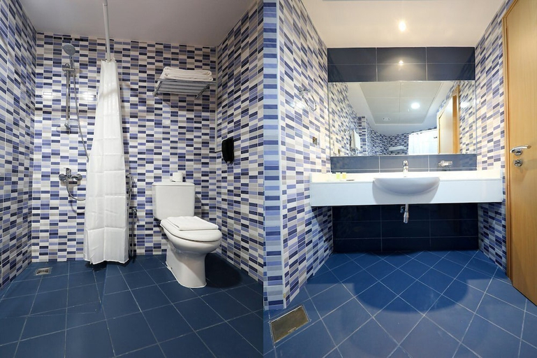 Bathroom 5, New Royal Mark Hotel Apartments, Dubai